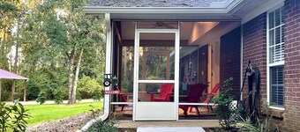 The perfect retreat!  Tucked away on a private lane, 15min to downtown Fairhope.