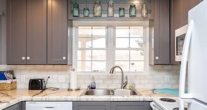 Family friendly house close to college campuses, hiking, Massanutten, and more.