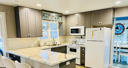 Family friendly house close to college campuses, hiking, Massanutten, and more.