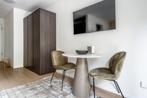 Dining - Ideal Wiedikon 1.5 Room w/ Storage  & W/D, 1 min to Market, by Blueground (Zurich)