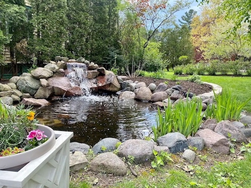 LUXE Manor with Modern, Elegant Vibes