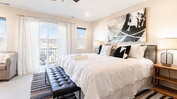 3 chambres, bureau, fer et planche à repasser, lit parapluie