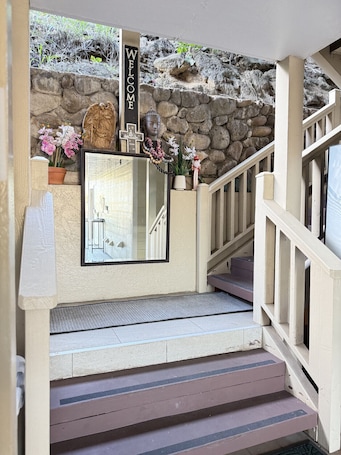 Interior. Unit 25 Waena Inn - Maui Private Suite