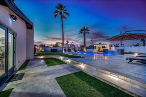 A heated pool - SWSS: Airstream Pickleball Pool Hot Tub Pool Putting Green (Scottsdale)