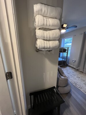 2 bedrooms, in-room safe, iron/ironing board, free WiFi