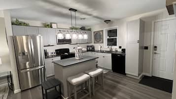Refrigerador, microondas, horno, placa de cocina