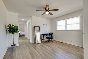 3 habitaciones, escritorio, tabla de planchar con plancha y wifi gratis 