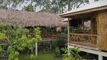 Dobbeltrom – familie, 1 queensize-seng, ikke-røyk, bassengutsikt | Eget kjøkken | Minikjøleskap, mikrobølgeovn, kaffetrakter/tekoker og høy barnestol