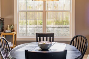 Dining - Sleeps 14 • East Nash • 8 Min to Broadway • Groups (Nashville)