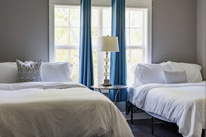 3 slaapkamers, een strijkplank/strijkijzer, wifi, beddengoed