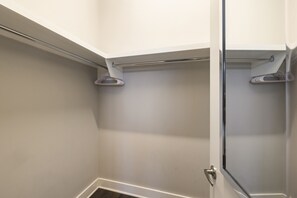 Interior - Sleeps 14 • East Nash • 8 Min to Broadway • Groups (Nashville)