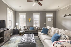 Smart TV, stereo, printers - Music City Group Getaway: Sleeps 14 (Nashville)