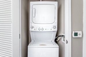 Interior - Deluxe North Station 1BR w/ W/D & Gym, nr TD Garden, by Blueground (Boston)