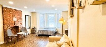 Charming Brick Row House close to NYC