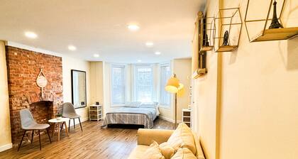 Charming Brick Row House close to NYC