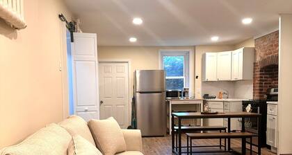 Charming Brick Row House close to NYC