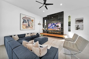 Smart-tv en een open haard