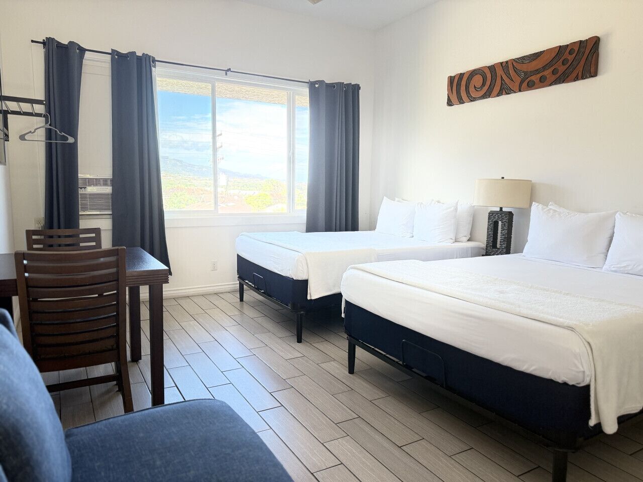 1 室のベッドルーム、デスク、アイロン / アイロン台、旅行用ベビーベッド