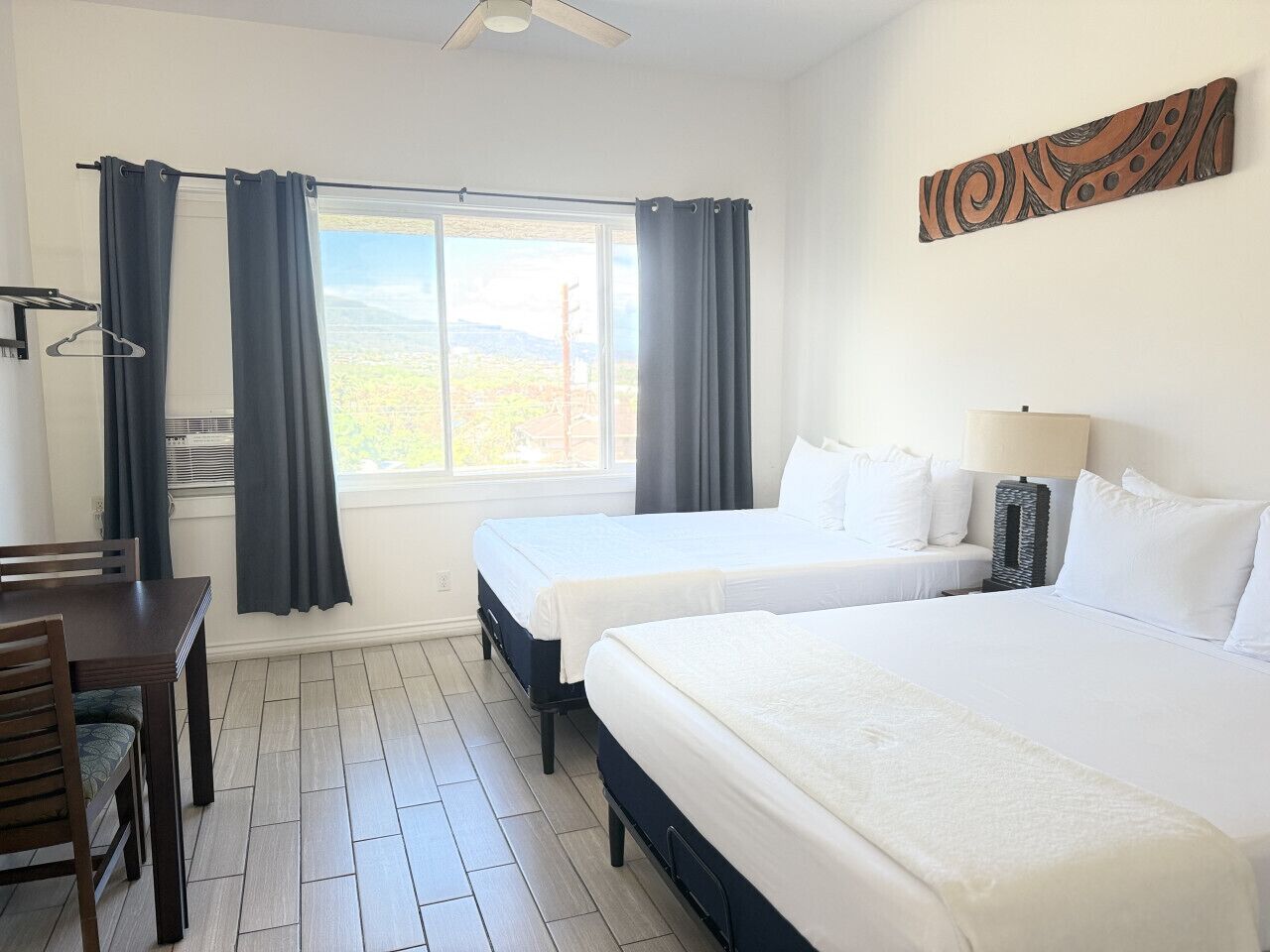 1 室のベッドルーム、デスク、アイロン / アイロン台、旅行用ベビーベッド