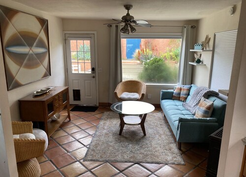 Beach House, 1 block to beach, walk to town, great outdoor space