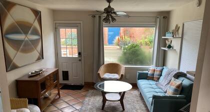 Beach House, 1 block to beach, walk to town, great outdoor space