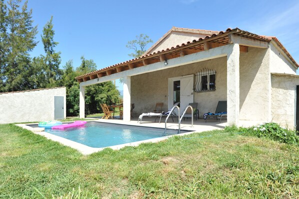 Piscina all'aperto, una piscina riscaldata