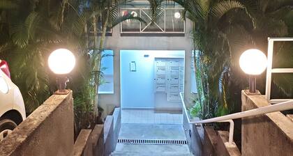 Tropical Golden apartment, sea view and beach 5min walk away