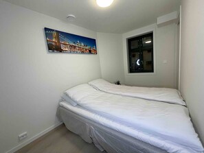 2 bedrooms, iron/ironing board, Internet