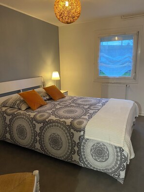 2 bedrooms, WiFi, bed sheets