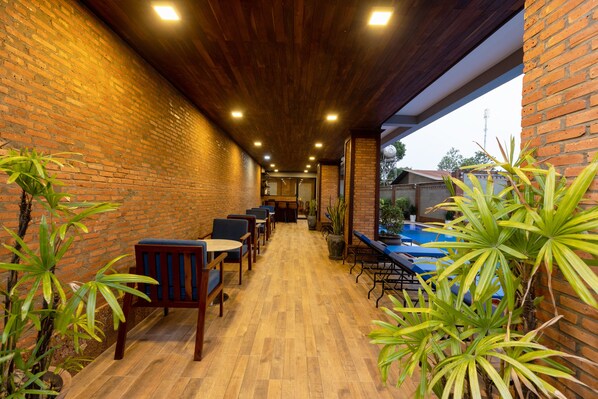 Poolside bar