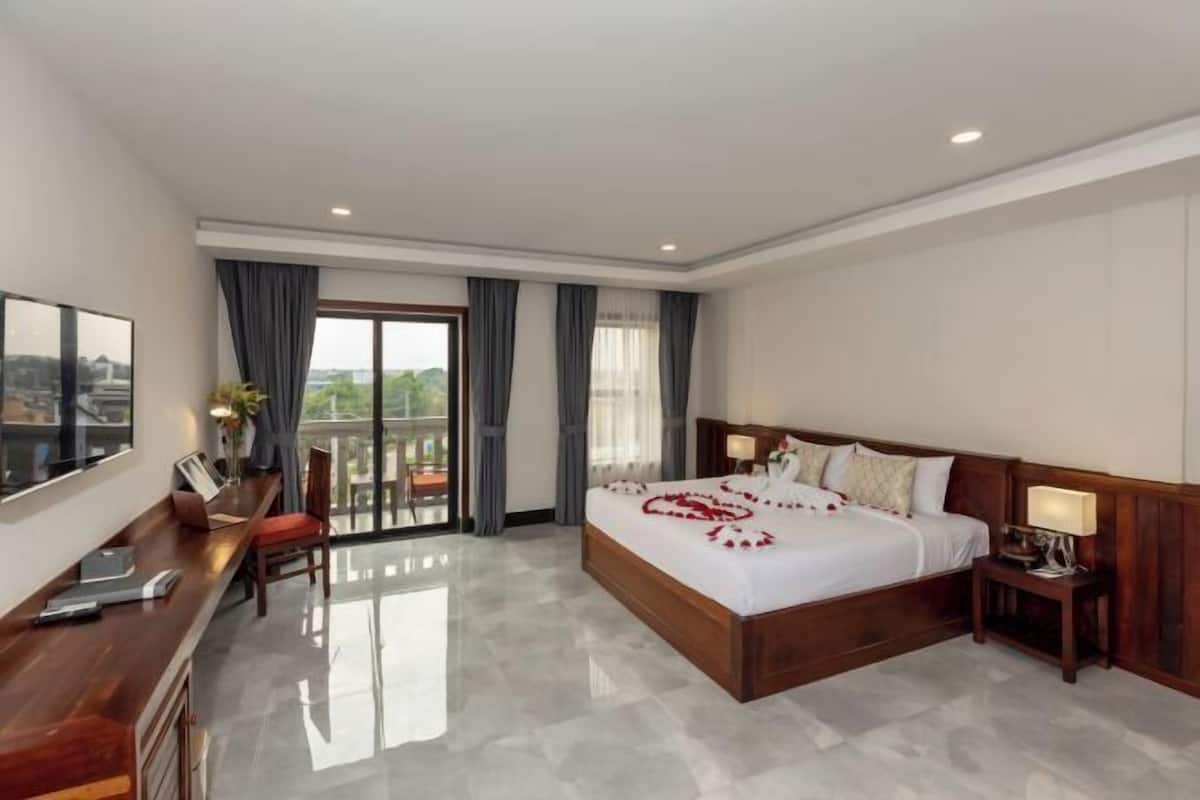 Egyptian cotton sheets, premium bedding, memory foam beds, in-room safe