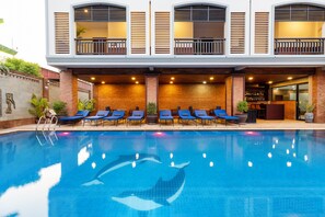 Outdoor pool, open 8:00 AM to 10:00 PM, pool umbrellas, sun loungers - Blanc Smith Hotel  (Siem Reap)