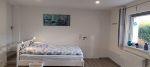 1 quarto, Wi-Fi de cortesia, roupa de cama