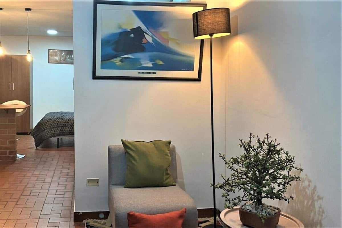 Suite monolocale Superior, 1 camera da letto | Area soggiorno | TV 40 pollici con canali satellitari