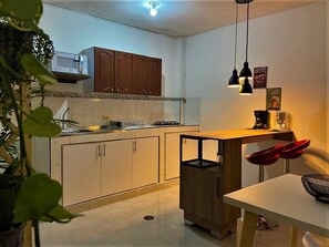 Căn hộ Superior, 1 phòng ngủ | Bếp riêng | Tủ lạnh nhỏ, lò vi sóng, bếp nấu, dụng cụ pha cà phê/trà 