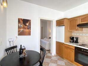 Fridge, microwave, oven, coffee/tea maker