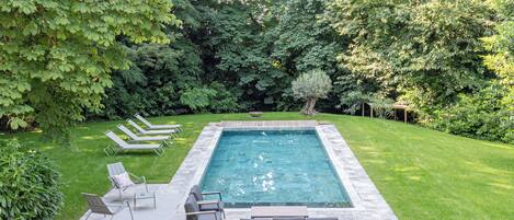 Piscina all'aperto, una piscina riscaldata