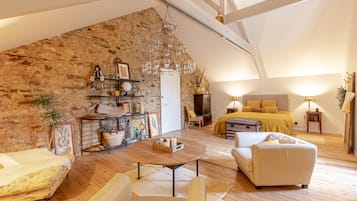 9 bedrooms, in-room safe, iron/ironing board, free WiFi