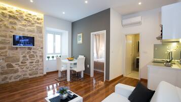 Televisión LED 90 cm con canales de televisión vía satélite, televisión