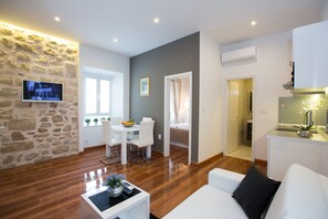 Televisión LED 90 cm con canales de televisión vía satélite, televisión