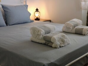 1 habitación, tabla de planchar con plancha, wifi y ropa de cama 