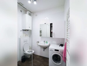 Dusche, Haartrockner, Handtücher