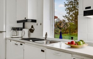 Fridge, stovetop, dishwasher, coffee/tea maker - 3 bedroom beautiful home in Vesterborg (Vesterborg)