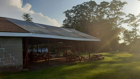 Outdoor dining - DAY RENTAL ONLY/Picnic Rental -private location, pavilion,pool, restrooms (Fredonia)