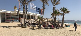 AMAZING OCEAN VIEW MODERN APARTMENT WITH FREE WiFi.