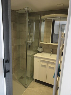 Haartrockner, Seife, Toilettenpapier