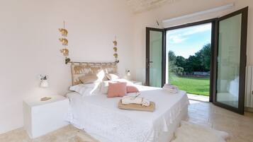 3 camere, una scrivania, ferro/asse da stiro, culla da viaggio