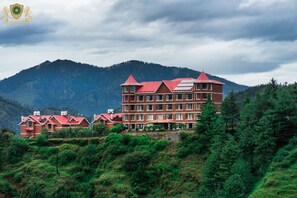 Front of property - Hotel De Exotica Crest Theog (Theog)