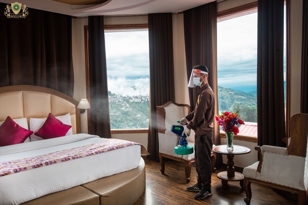 Family Room | Egyptian cotton sheets, premium bedding, free WiFi