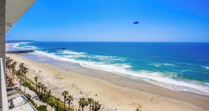 The Blue Grotto: 11th fl. ocean view+parking+pool!